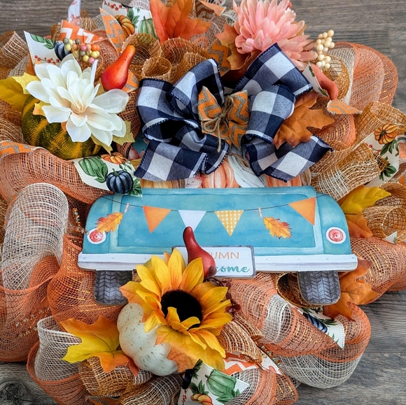 A Cute Autumn Welcome Wreath - Picture 10 of 12